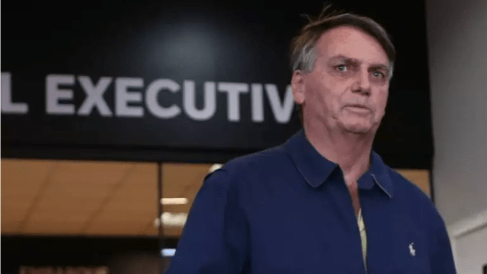 Jair Bolsonaro enfrenta novo desconforto e precisa passar por lavagem intestinal novamente em hospital