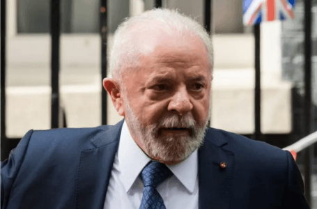 Lula compara reforma ministerial a futebol e diz que é difícil avisar ministro de demissão
