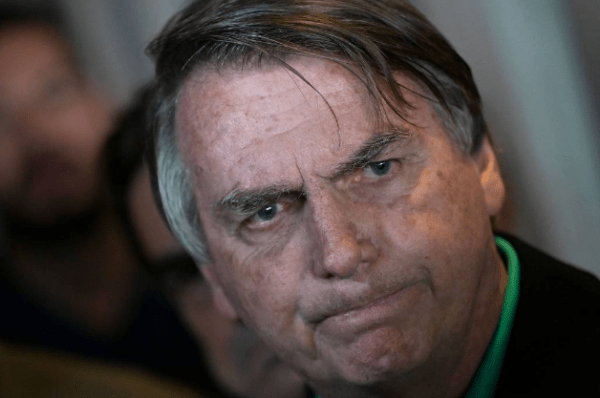 PF conclui que Bolsonaro precisa de cirurgia de hérnia