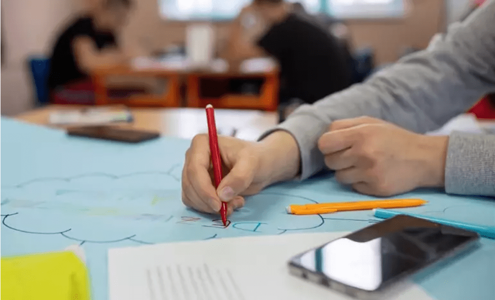 Celular em sala de aula pode ser sim um aliado da educação