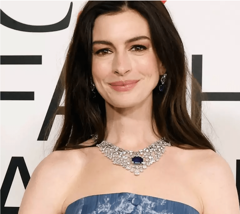 ALL JEANS no tapete vermelho? Anne Hathaway prova que sim