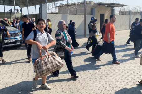 Mais 599 estrangeiros são autorizados a deixar Faixa de Gaza