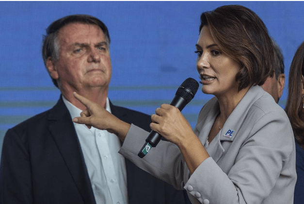 Michelle encena treino de luta para ironizar acusação de incentivo a golpe de Bolsonaro; veja