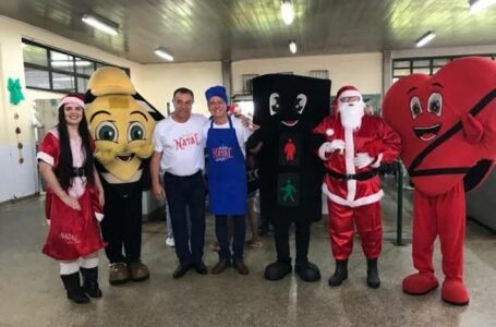 Detran-DF participa de ceia natalina do Restaurante Comunitário do Sol Nascente