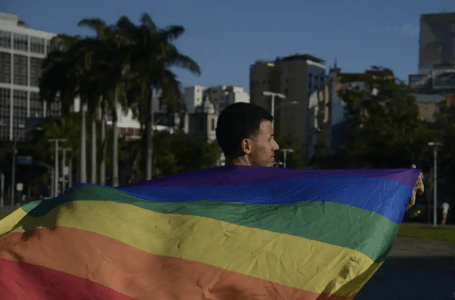 Vaticano aprova bênçãos para casais do mesmo sexo