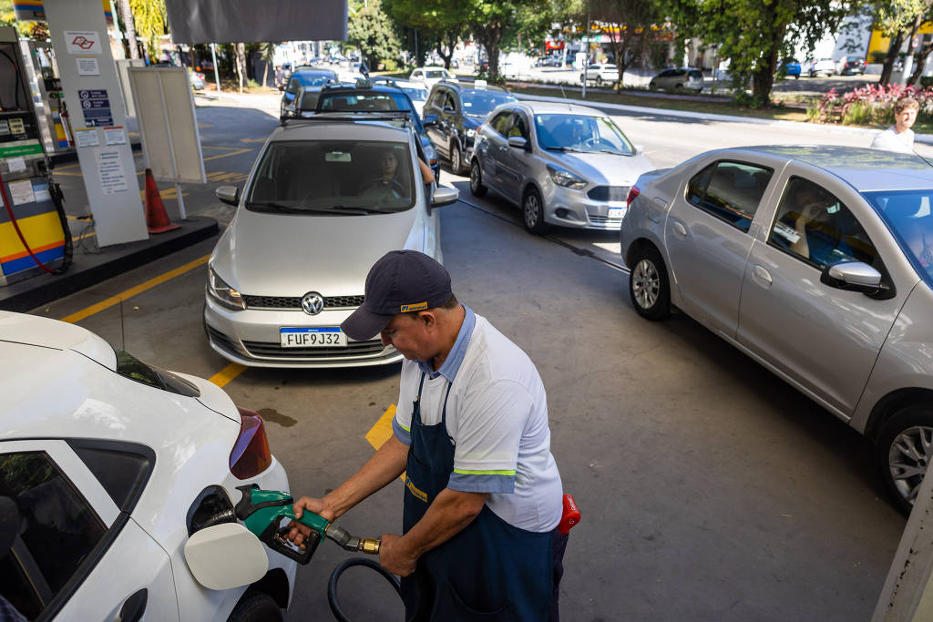 Consumo de combustíveis bate recorde em 2023, e etanol perde espaço para gasolina