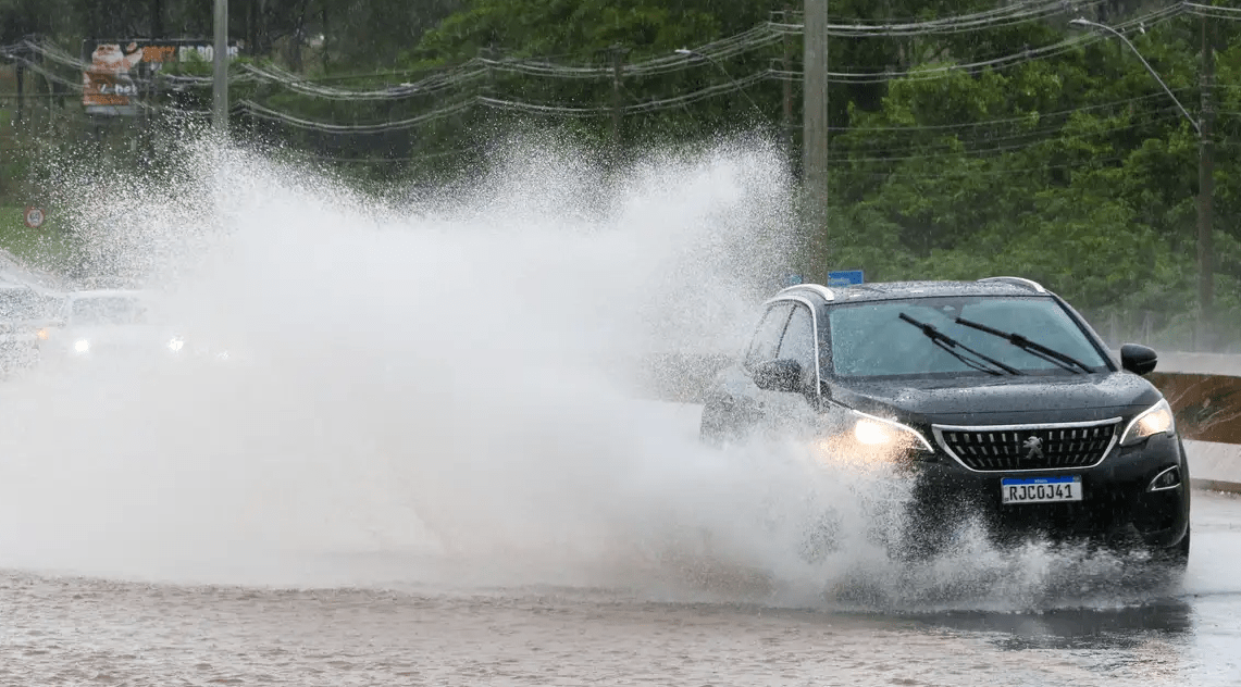 Meteorologia alerta para chuvas intensas em Brasília e em 12 estados