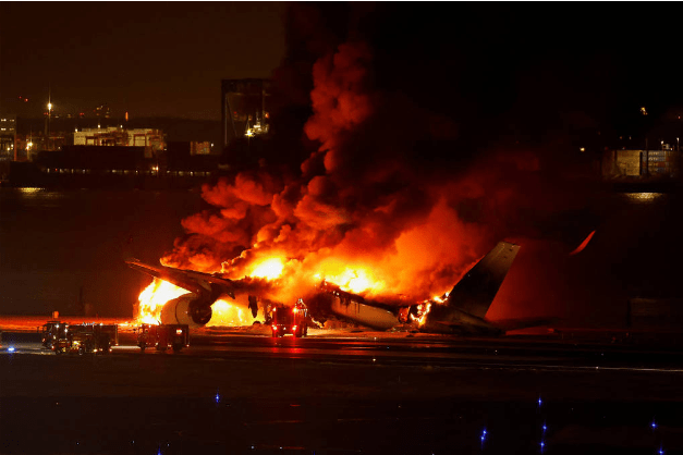 Cinco morrem em colisão entre aviões no Japão