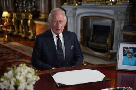 Rei Charles III é diagnosticado com câncer