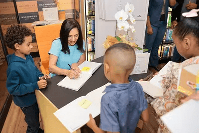 “ABC dos Coelhinhos”, de Lu Alckmin, é lançado pela editora Senac-DF em evento concorrido