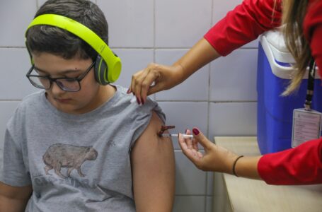 Vacinação contra a dengue é ampliada para o público de 12 a 14 anos