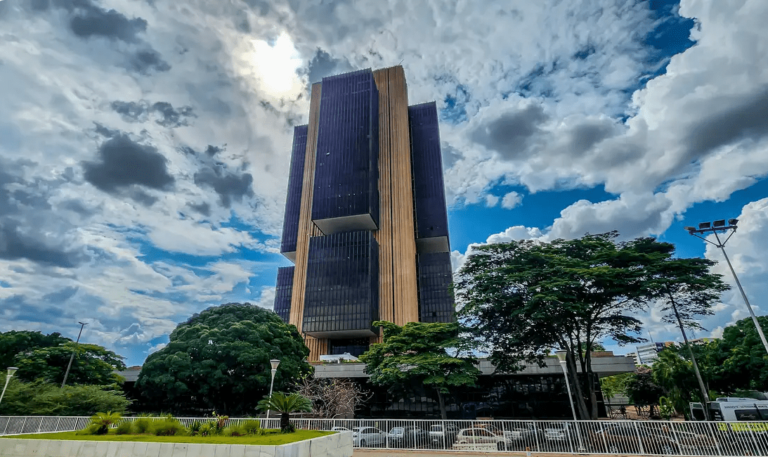 Brasileiros ainda não sacaram R$ 7,79 bi de valores a receber