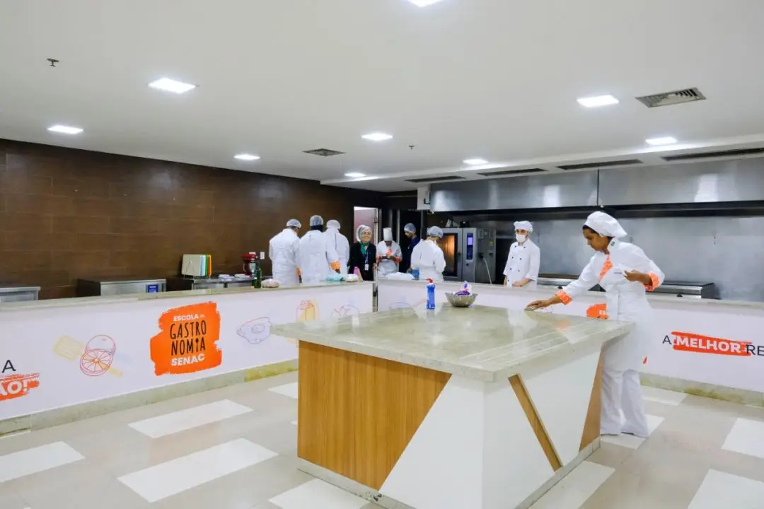 Senac-DF reinaugura espaço gastronômico no Pátio Brasil com equipamentos e laboratórios modernos