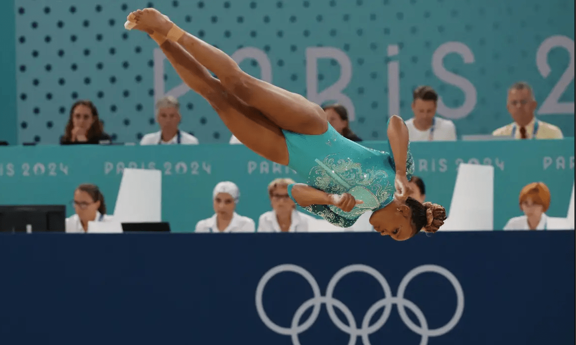 Rebeca é ouro no solo e vira maior medalhista olímpica do Brasil