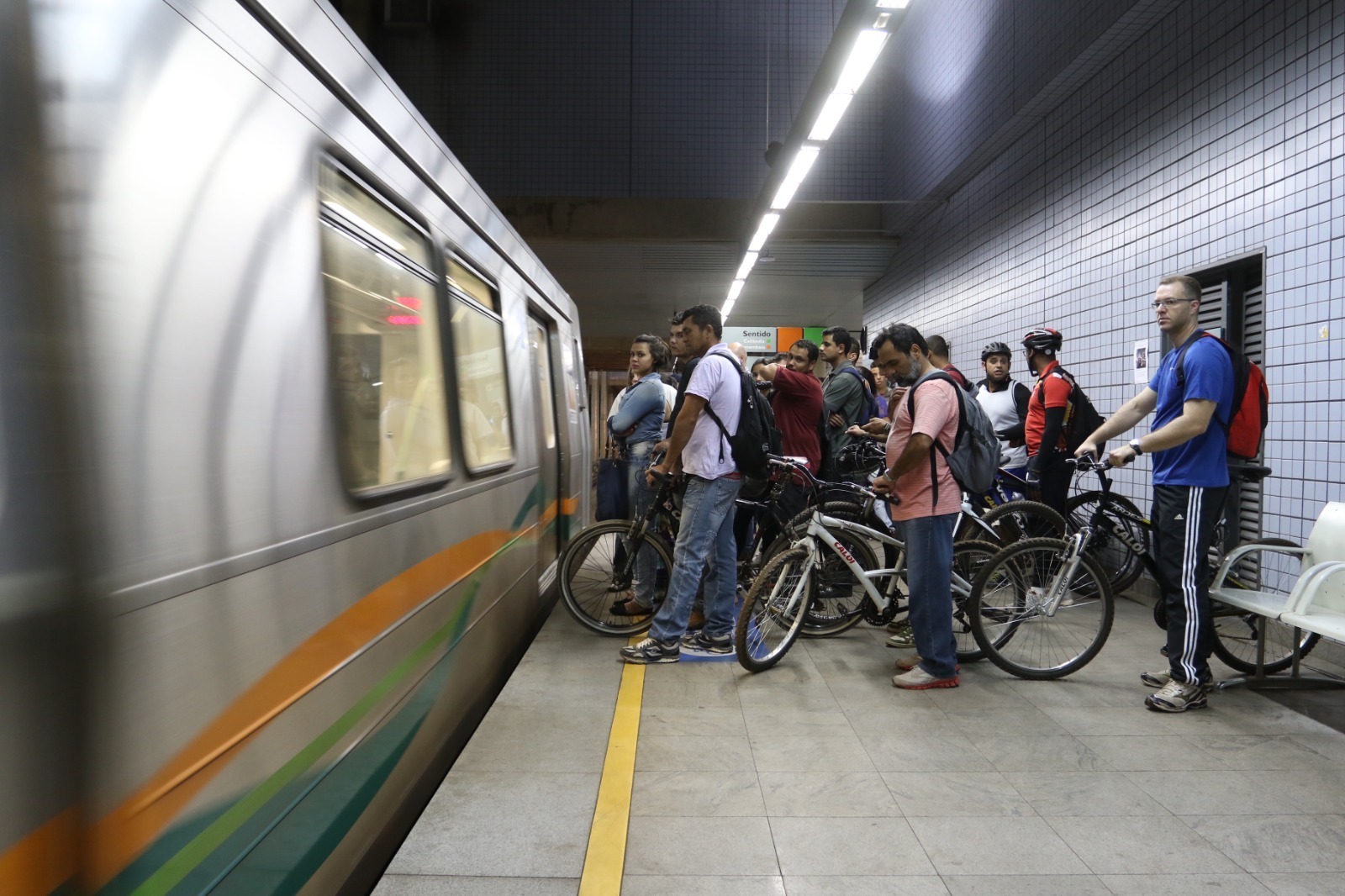 Para a segurança dos passageiros, Metrô tem regras sobre transporte de objetos nos vagões