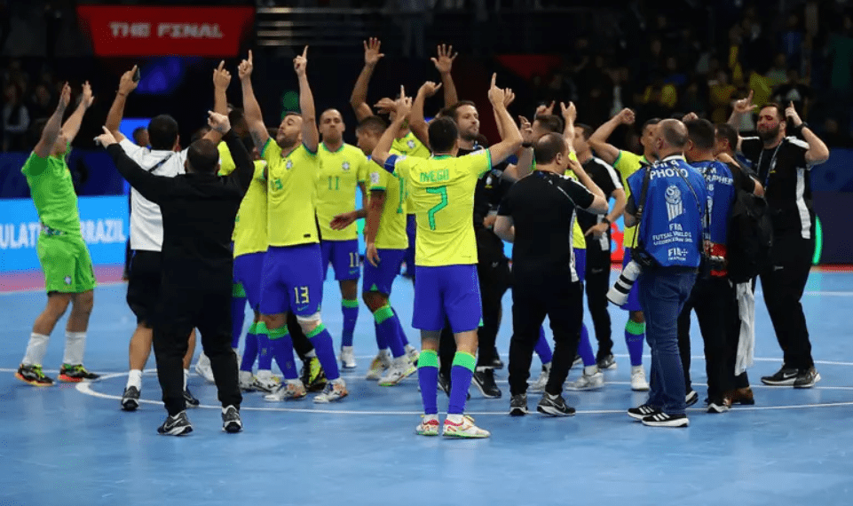 Brasil anula Argentina, conta com defesas milagrosas de Willian e é hexacampeão de futsal