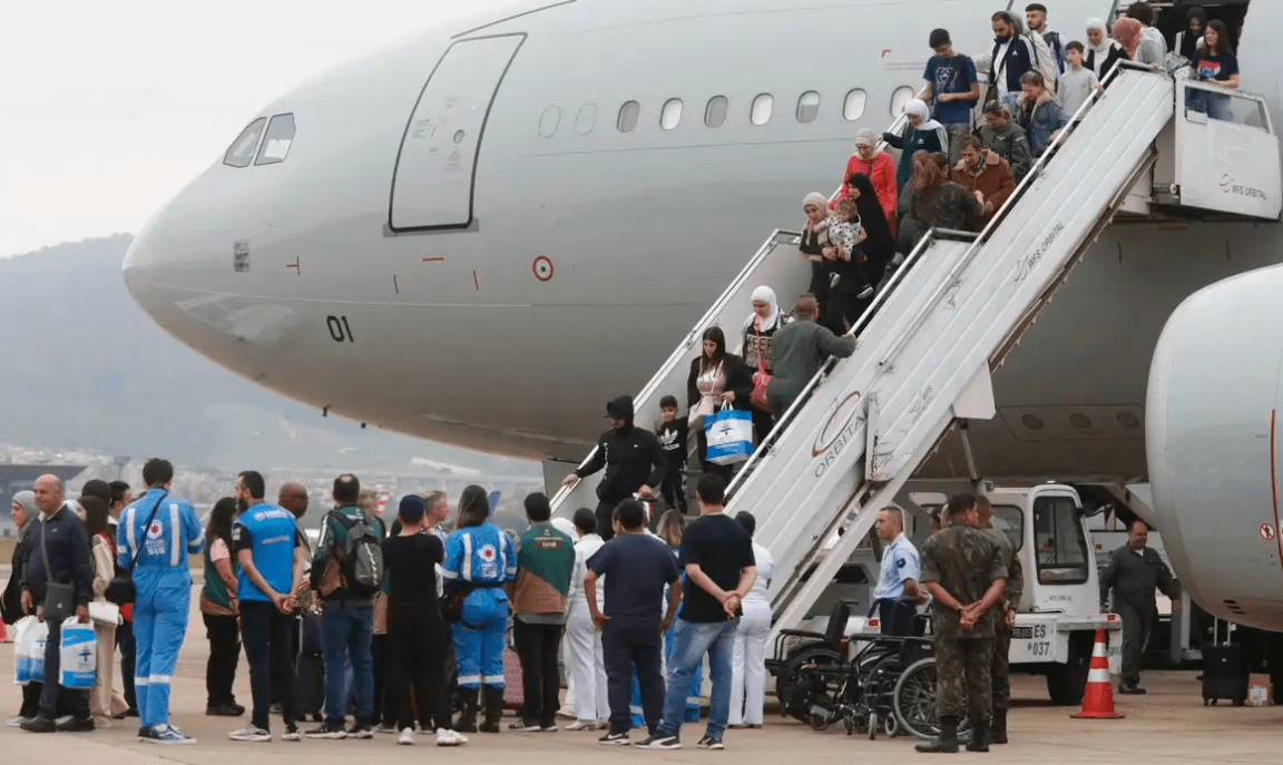 Sexto voo de repatriação do Líbano chega com 212 passageiros