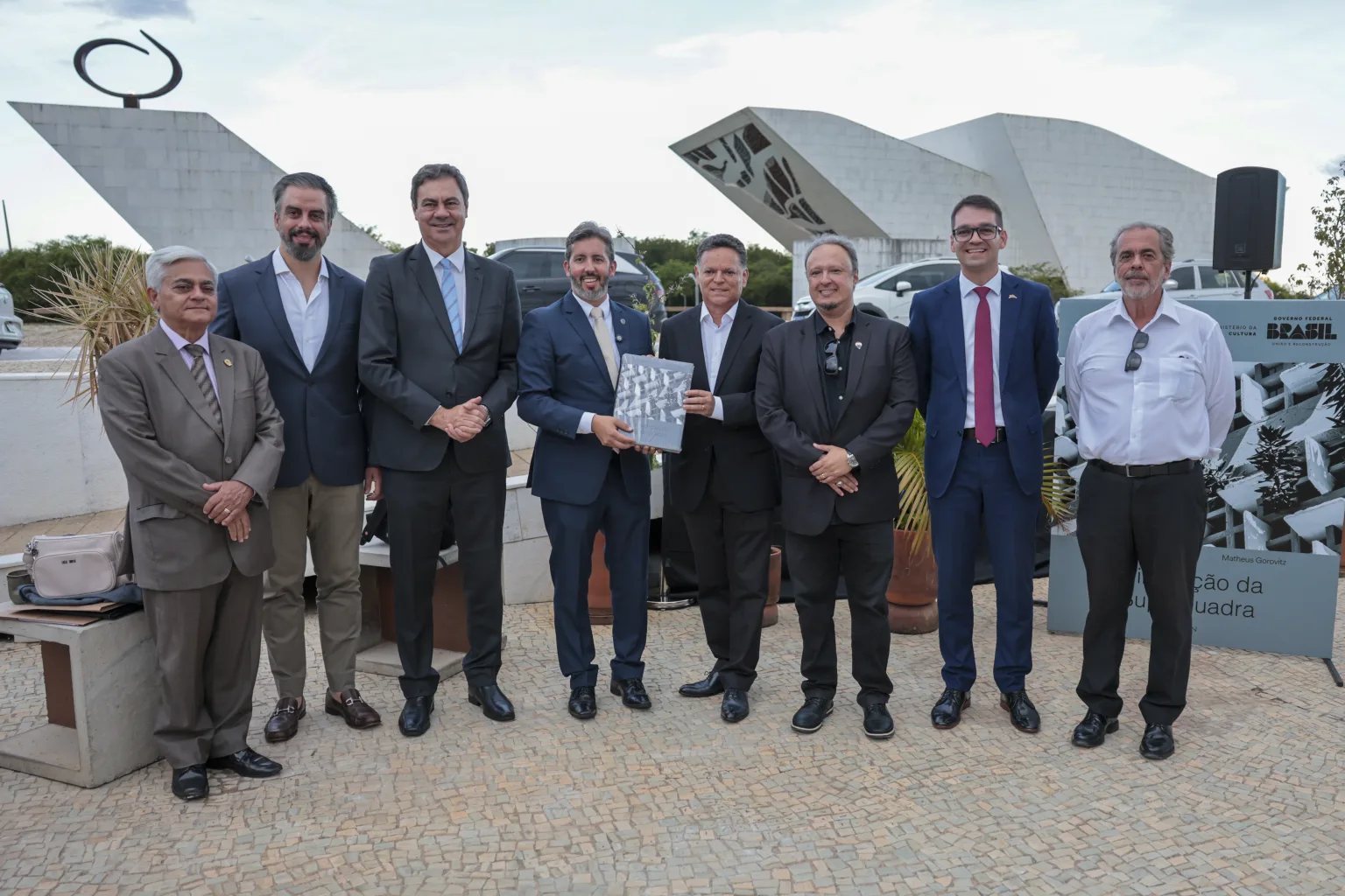 Senac-DF e Iphan relançam livro sobre superquadras de Brasília em evento na Casa de Chá