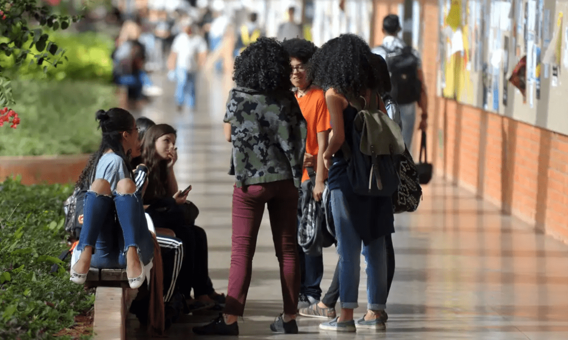 Programa que oferta bolsas de estudo a negros tem inscrição prorrogada