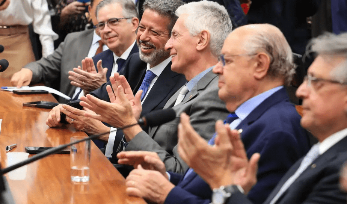 Câmara instala comissão sobre isenção do Imposto de Renda até R$ 5 mil