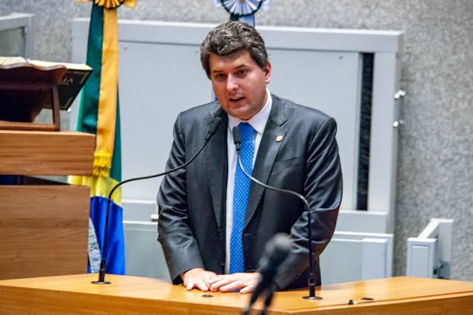Eduardo Pedrosa destaca a valorização dos servidores de saúde em Projeto de Lei