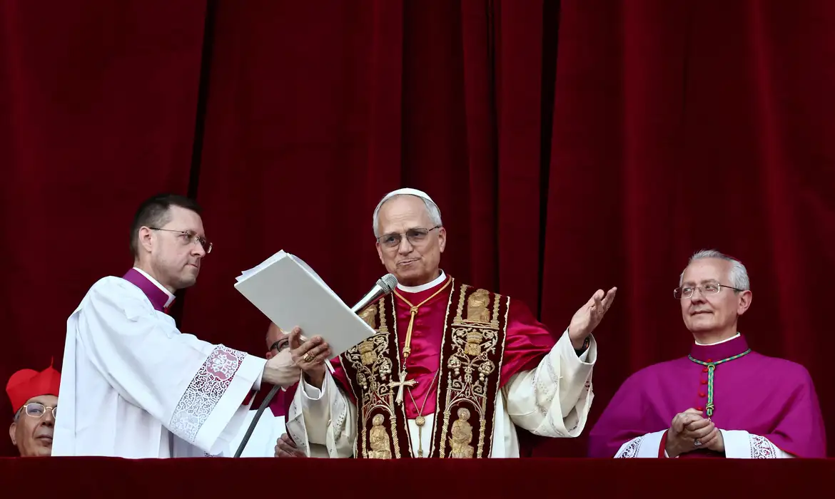 Papa Leão XIV pede que Igreja ilumine “noites escuras do mundo”