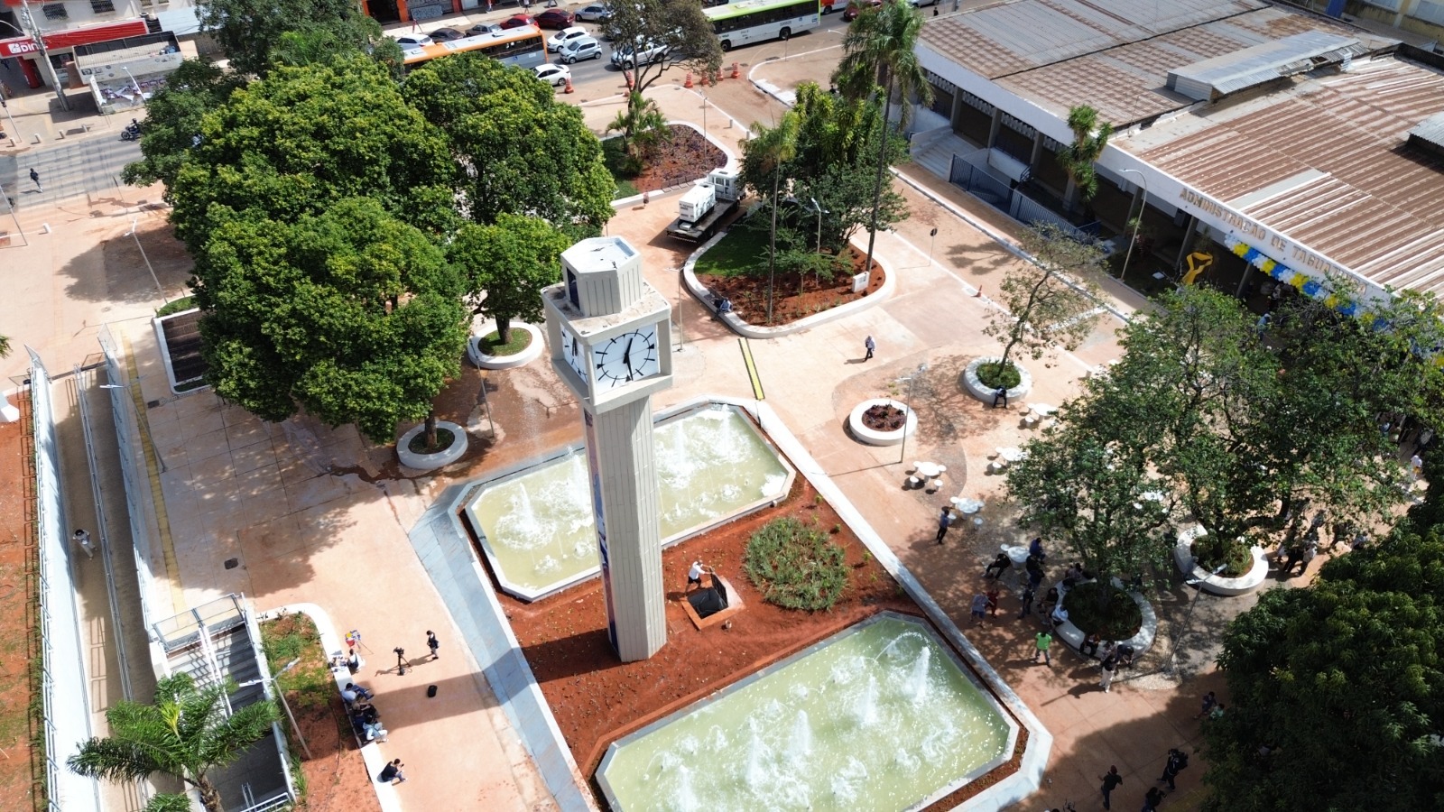 Praça do Relógio é devolvida à população após passar por reforma de R$ 6 milhões