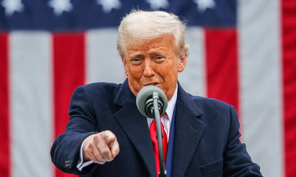 Trump anuncia tarifa de 25% sobre produtos do Japão e Coreia do Sul