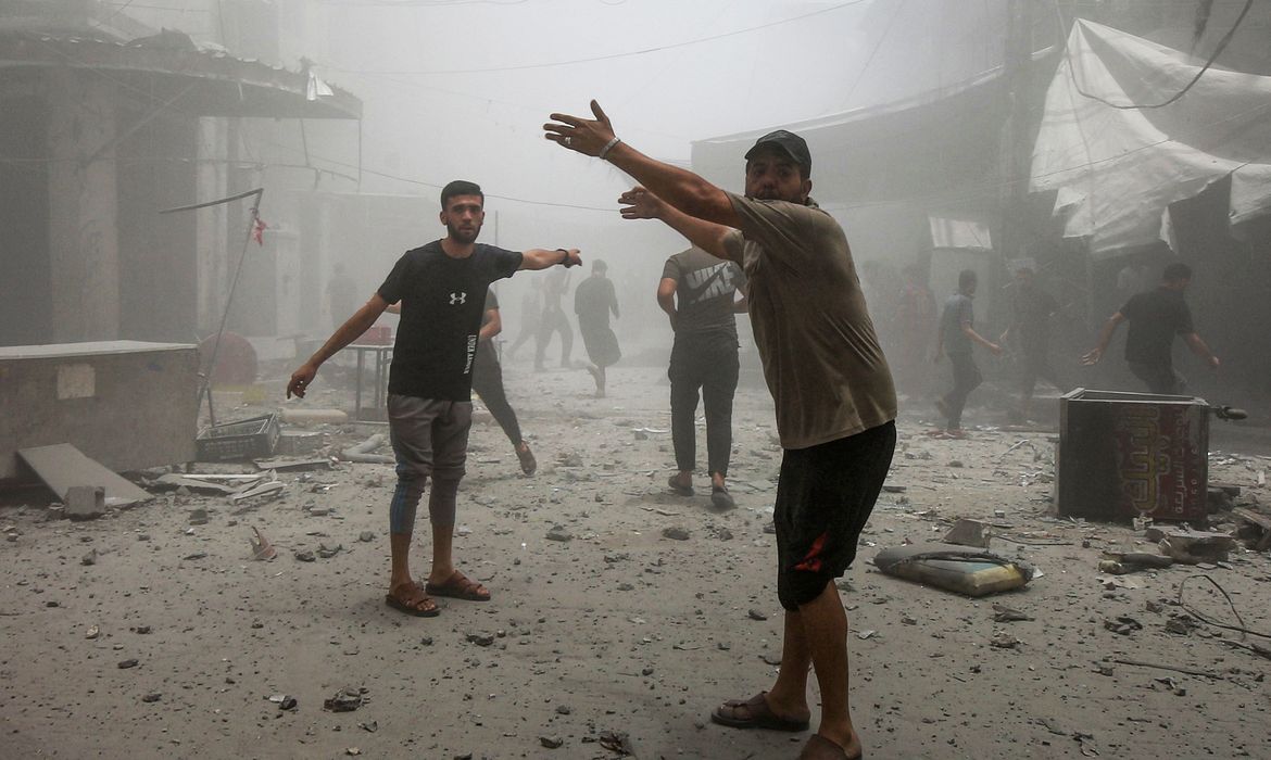 Ataques israelenses mataram pelo menos 82 palestinos na última noite