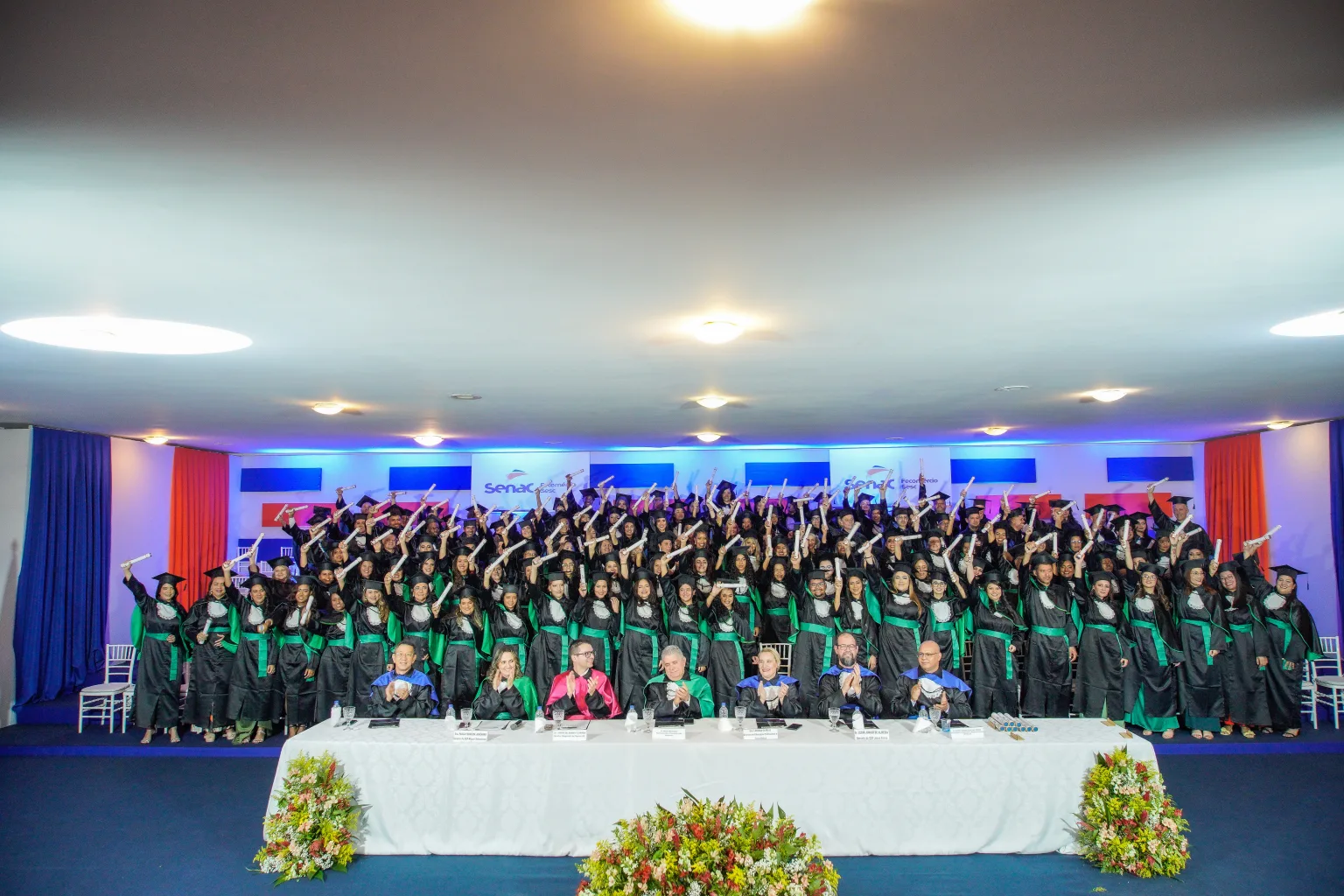 Alunos concluem cursos técnicos pelo Senac-DF e celebram conquista em formatura