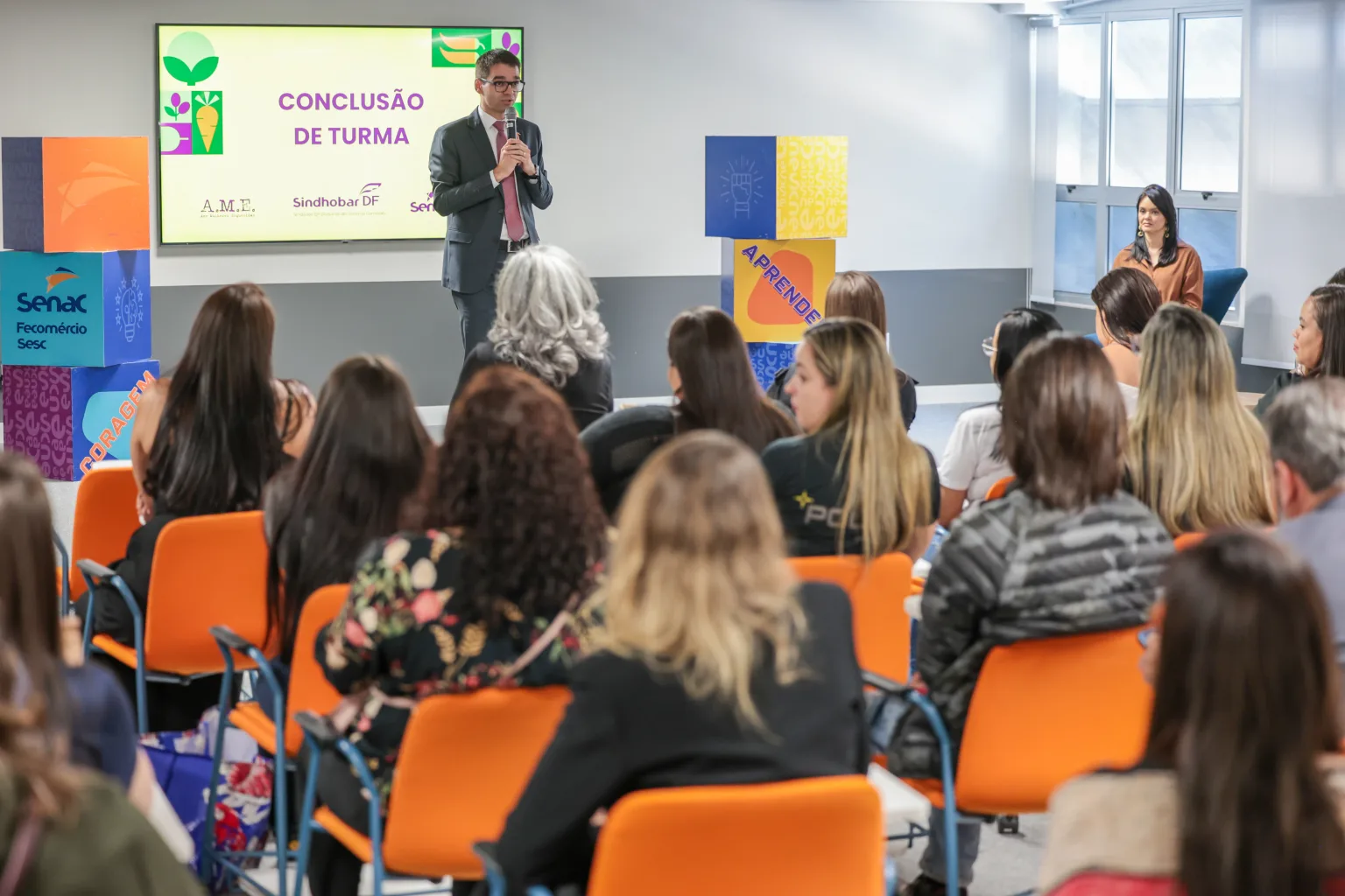 Mulheres egressas recebem certificados em curso do Senac-DF e AME
