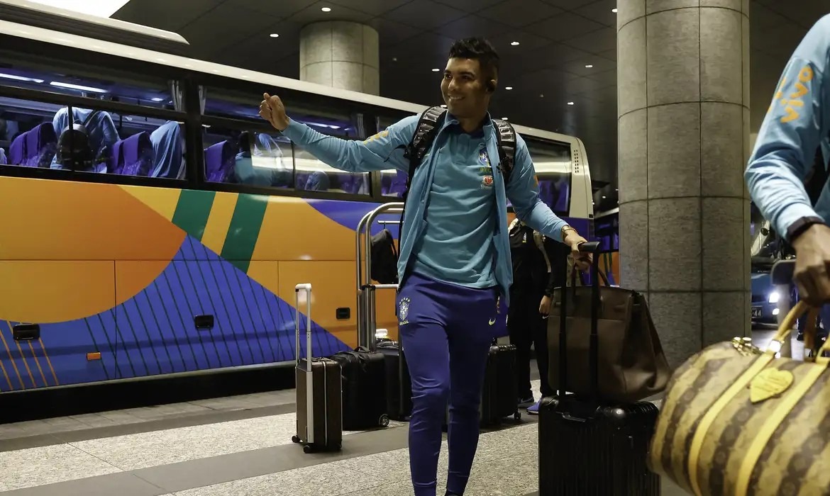 Seleção brasileira chega a Tóquio para amistoso contra Japão na terça