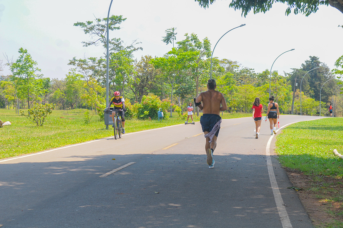 Veja o que abre e o que fecha no feriado da Proclamação da República, neste sábado (15)