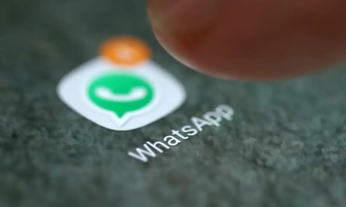 Brasileiro está falando menos de política no WhatsApp, mostra estudo
