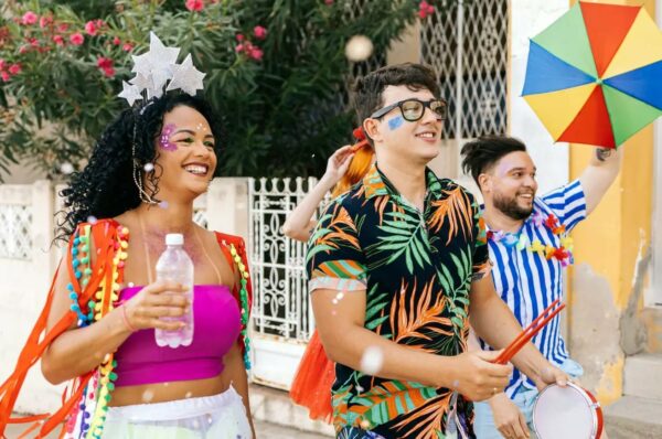 Guia de saúde no Carnaval 2026: boa alimentação, hidratação e repouso