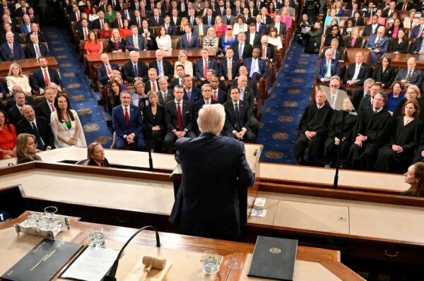 Trump proclama “era de ouro” em discurso sobre estado da União