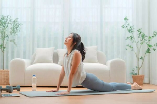 Da TPM à menopausa: como o yoga apoia a saúde da mulher