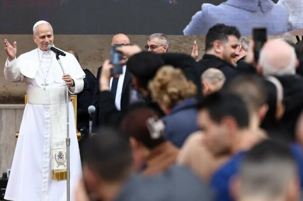 Papa Leão denuncia violência atroz na guerra do Irã e pede cessar-fogo