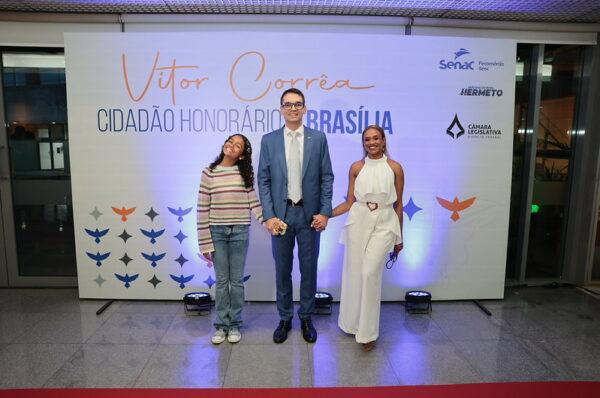 Diretor regional do Senac-DF, Vitor Corrêa recebe título de Cidadão Honorário de Brasília na CLDF