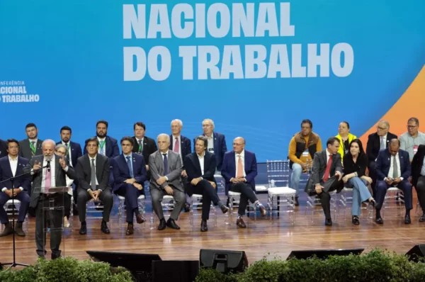 Fim do 6×1: Lula propõe negociação entre patrões, empregados e governo