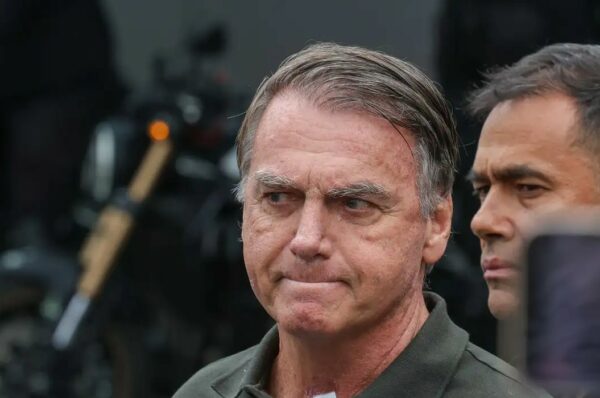 PGR dá aval para Bolsonaro fazer cirurgia no ombro