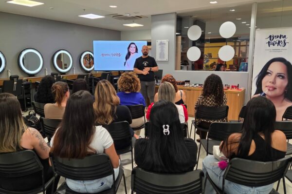 Parceria do Senac-DF traz maquiador da marca Bruna Tavares para capacitação no DF