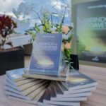 Livro “Abrindo as 7 Gavetas” é lançado na Casa de Chá e propõe reflexão sobre autoconhecimento