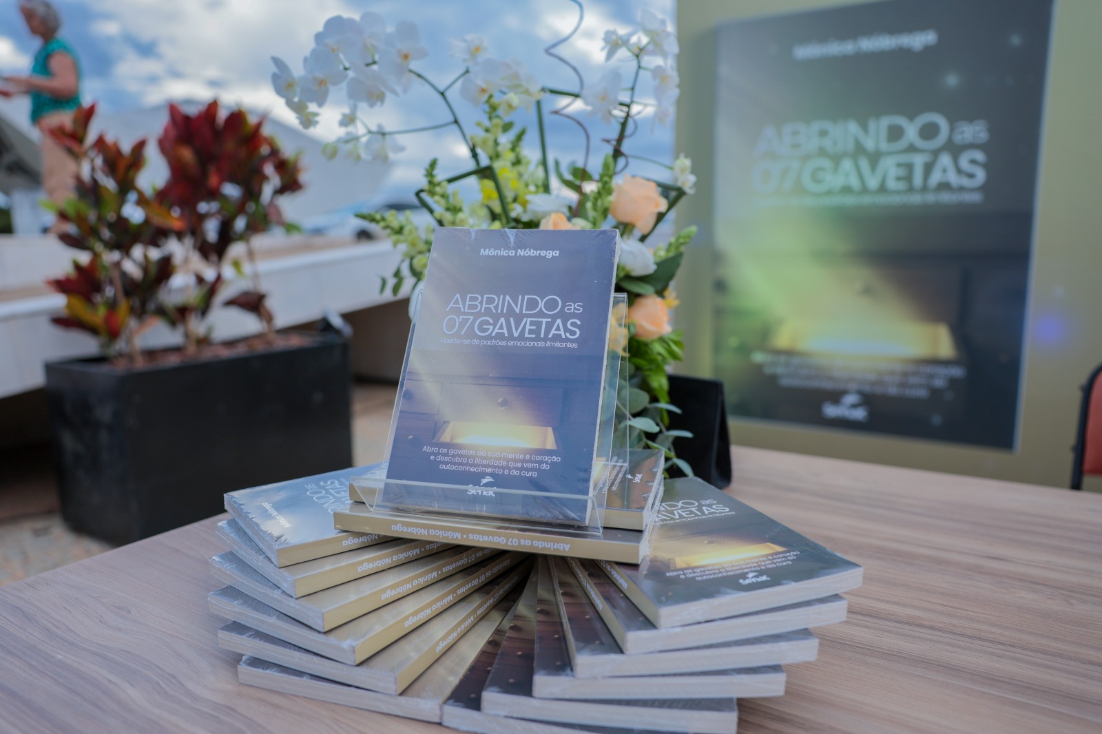 Livro “Abrindo as 7 Gavetas” é lançado na Casa de Chá e propõe reflexão sobre autoconhecimento