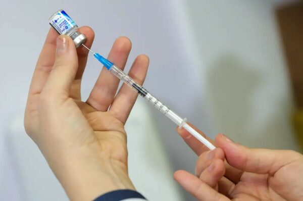 Vacina da gripe não aumenta risco da doença, alerta ministério