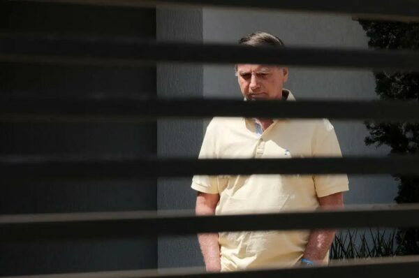 Bolsonaro entra com revisão criminal no STF para anular condenação