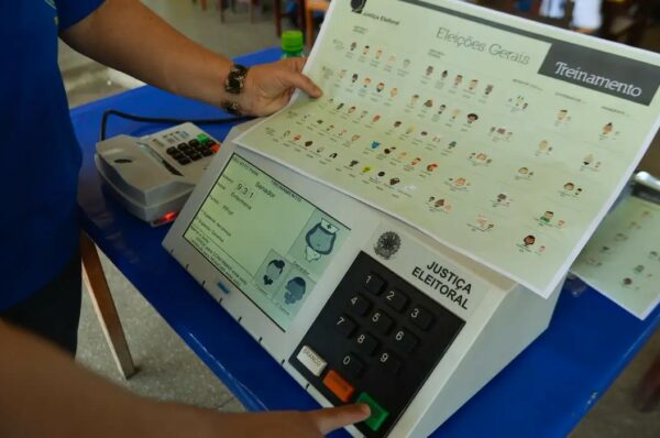 Prazo para tirar ou regularizar título de eleitor termina nesta quarta