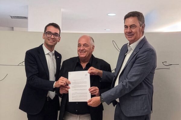 Senac-DF firma acordo com o Escritório Oscar Niemeyer para expor objetos históricos ao público