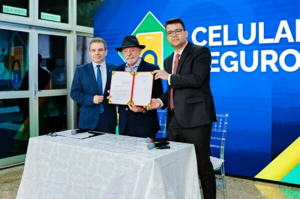 Lula cria plataforma para coibir roubos de celulares e vendas ilegais