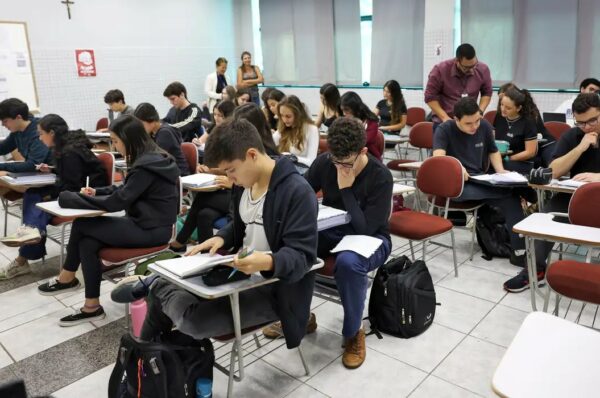 Educação financeira pode ser incluída no currículo escolar
